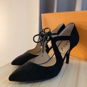 Unisa Unheira Black Suede Lace Up Pump, Size 6.5
